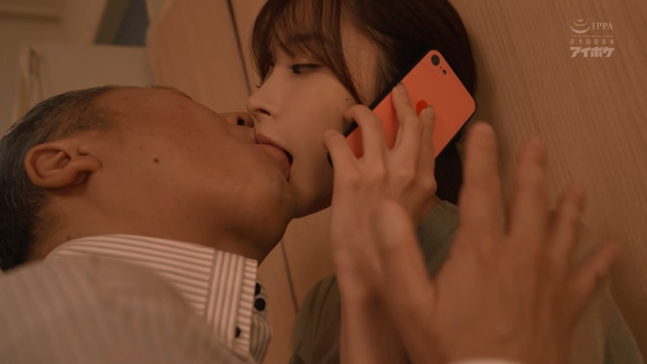 DASS-220 朝起きたら部屋に下着姿の同期女子社員！ いつも生意気で悪態ばかりついてくるのに、甘えてきたので…